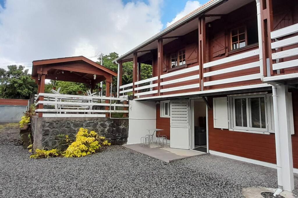 Chalet Des Laves Sainte-Rose Exteriör bild